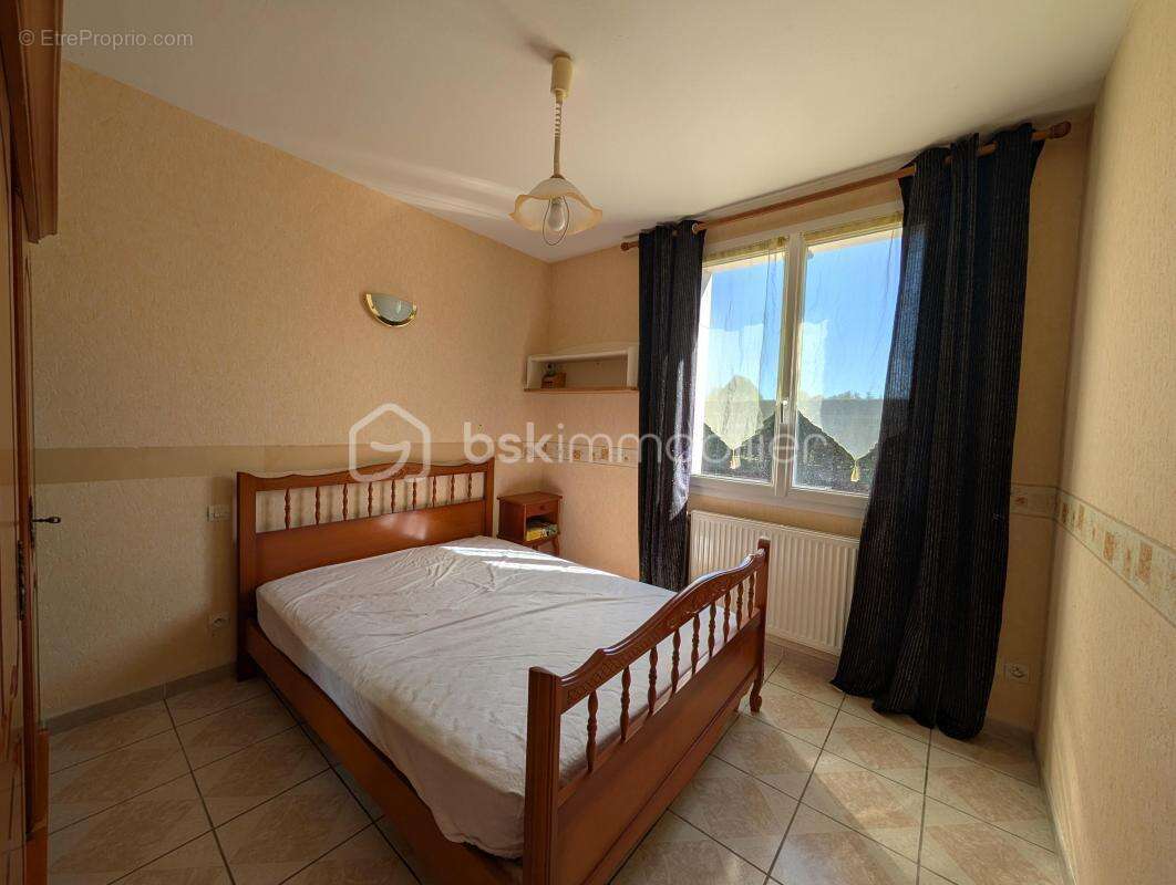 Maison à DUN-SUR-AURON