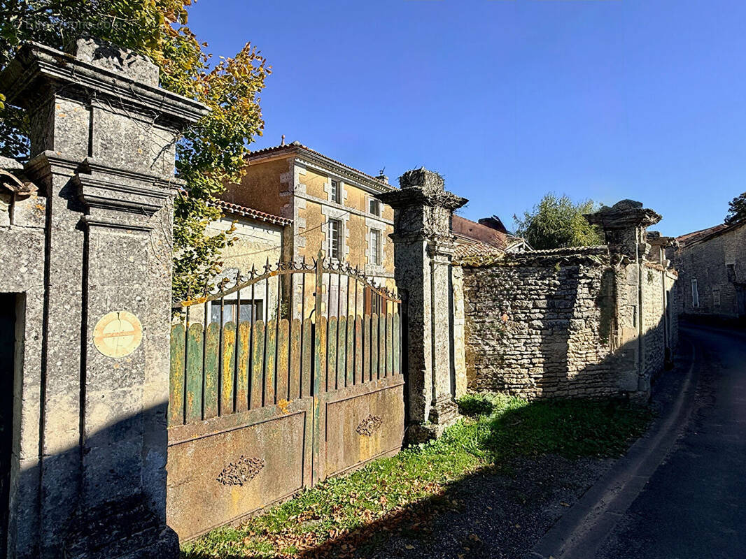Maison à SAINT-AMANT-DE-NOUERE