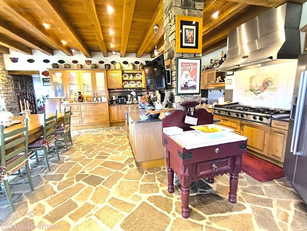 Maison à SAINT-YRIEIX-LA-PERCHE