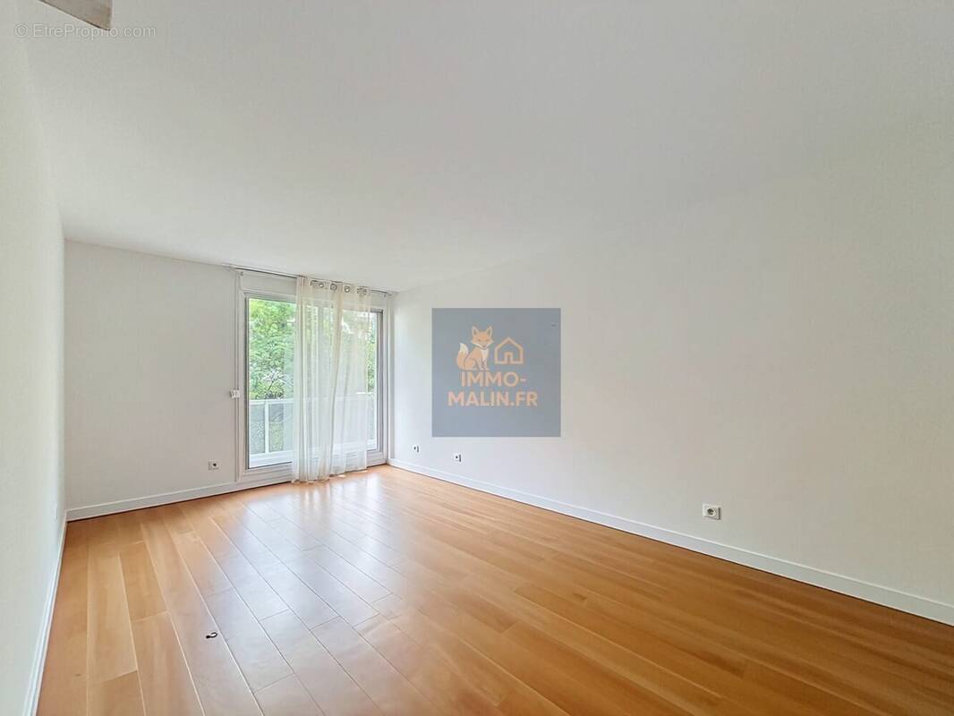 Salon IA vide - Appartement à PARIS-11E