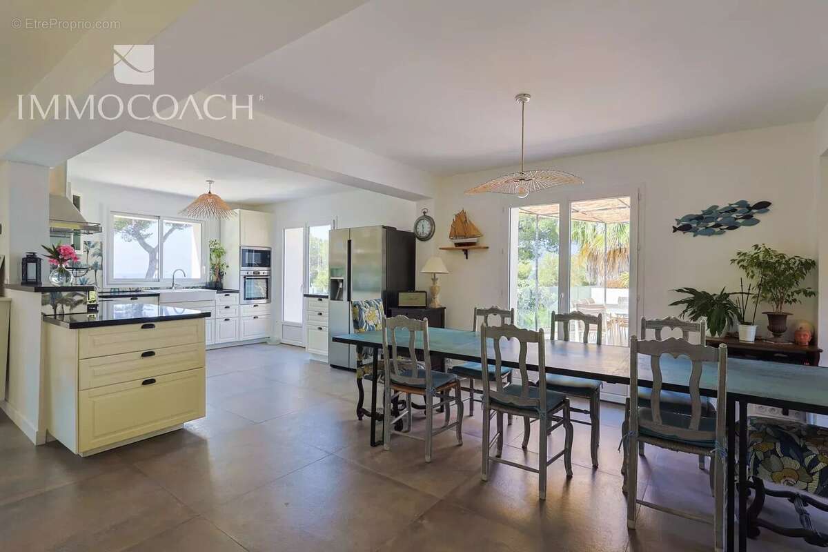 Maison à CARQUEIRANNE