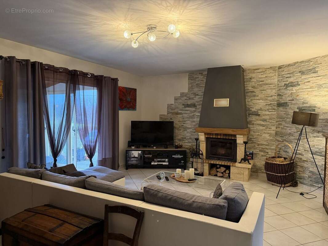 IMG7545 - Maison à SAINT-CHAMASSY