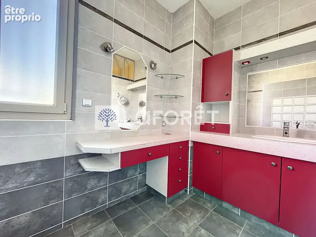 Maison avec 4 chambres avec terrasses jardin dépendances - photo 7