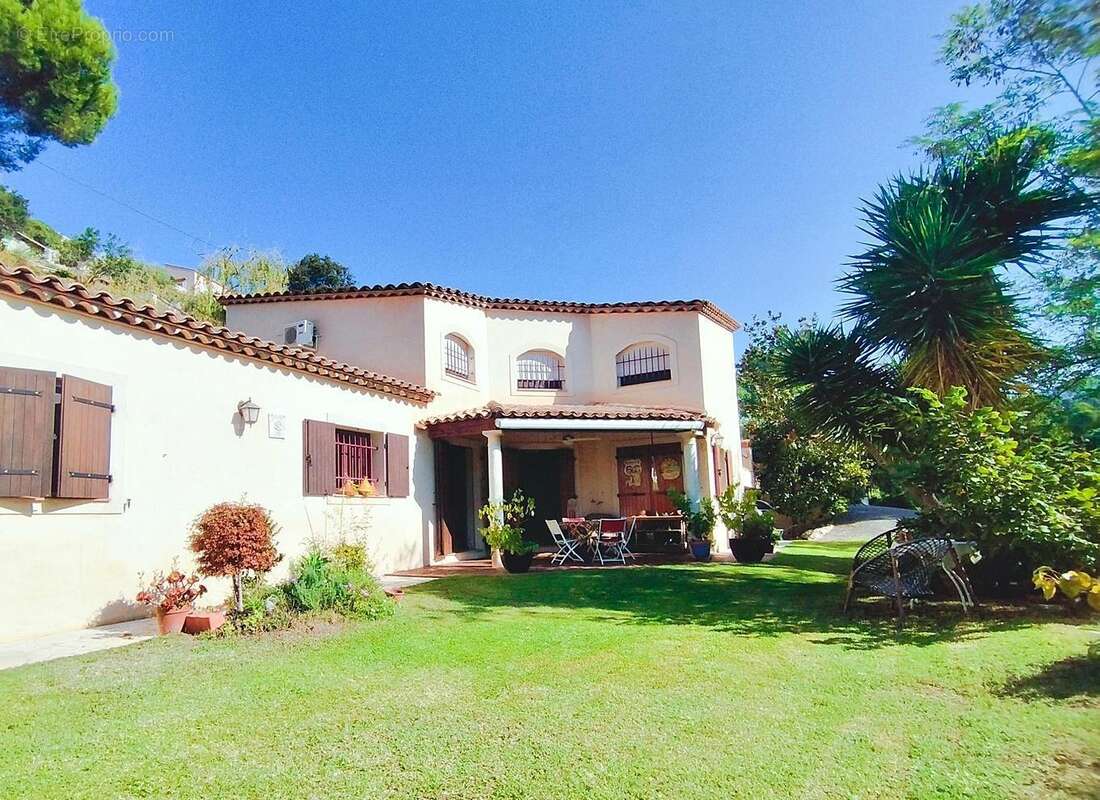   - Maison à COLOMARS