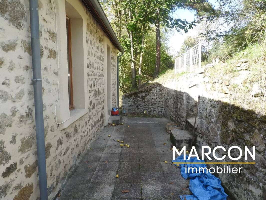 Maison à MOUTIER-ROZEILLE