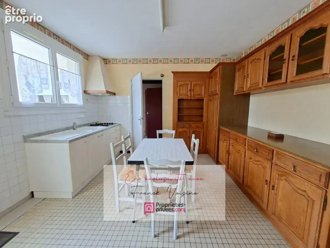 A VENDRE en Exclusivité aux Herbiers, maison plain-pied de 106 m2 avec 3 chambres et 1 dépendance sur une parcelle de 2200 m2 en - photo 9
