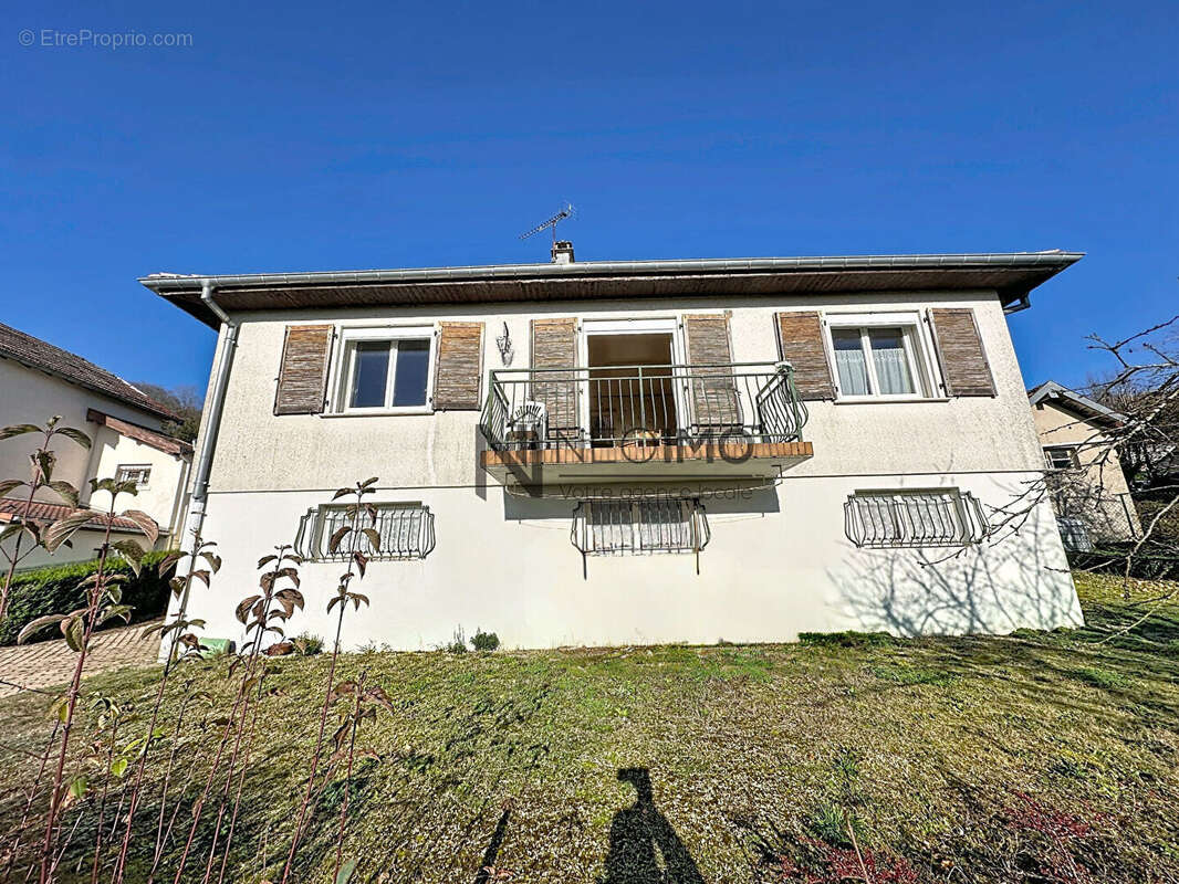 Maison à NEUFCHATEAU