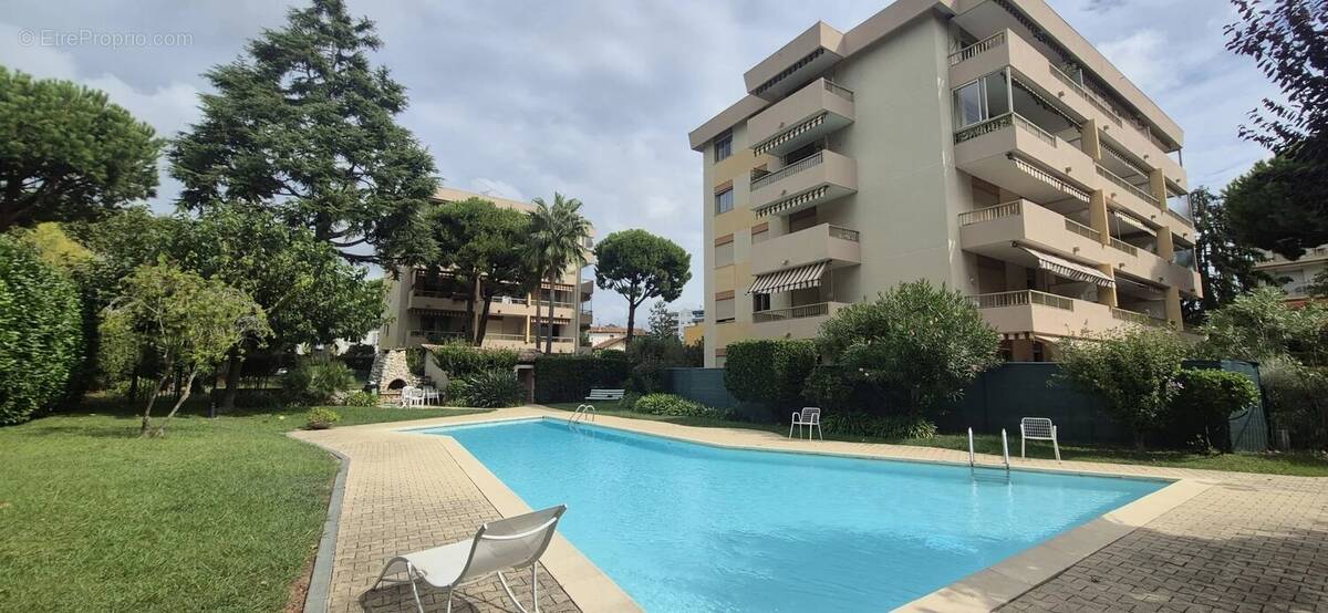Appartement à SAINT-LAURENT-DU-VAR