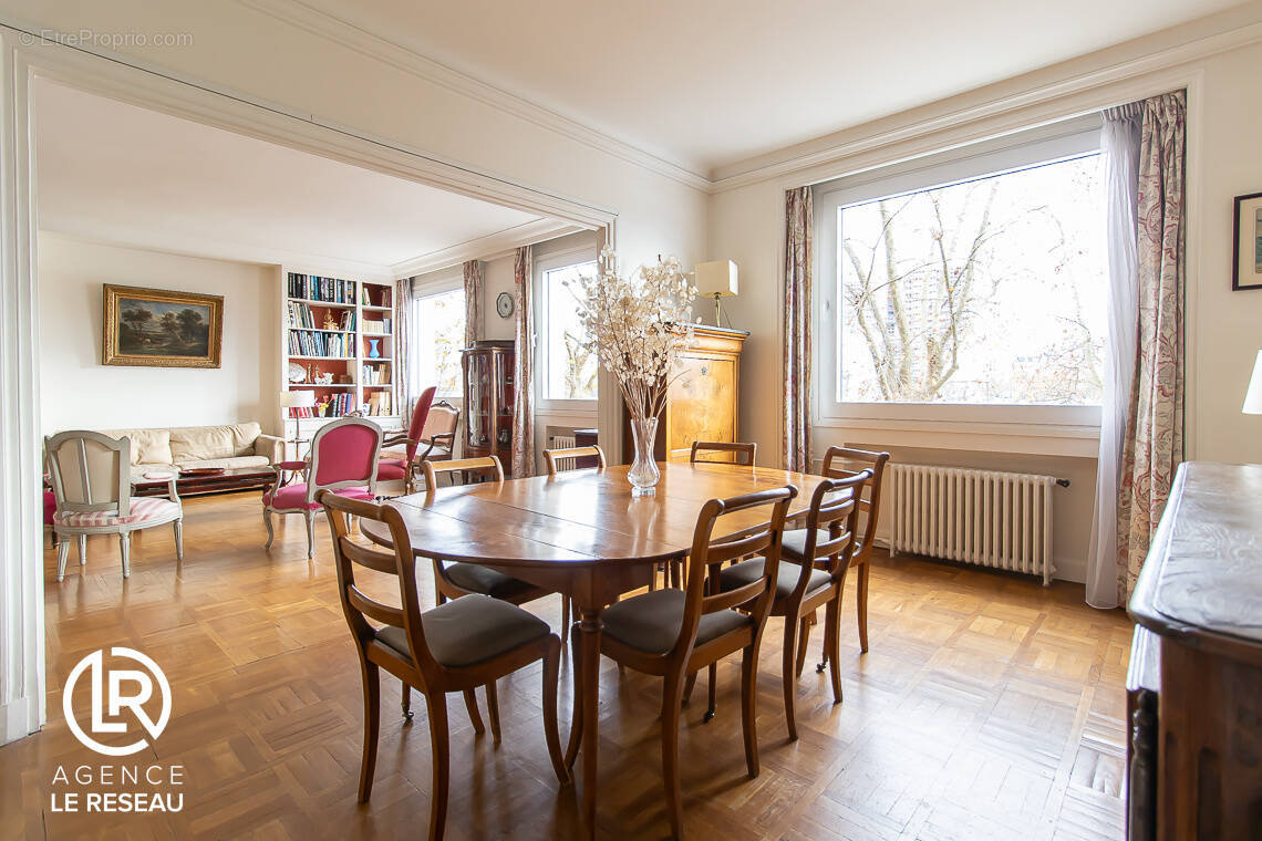 Appartement à PARIS-16E