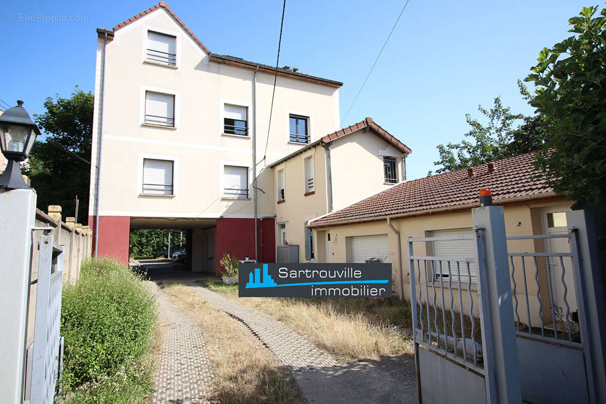Appartement à SARTROUVILLE