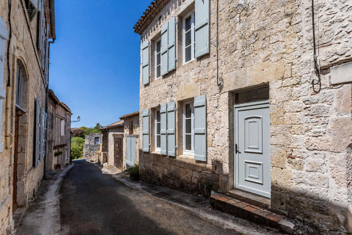 Maison de village avec jardin, garage et piscine - photo 8