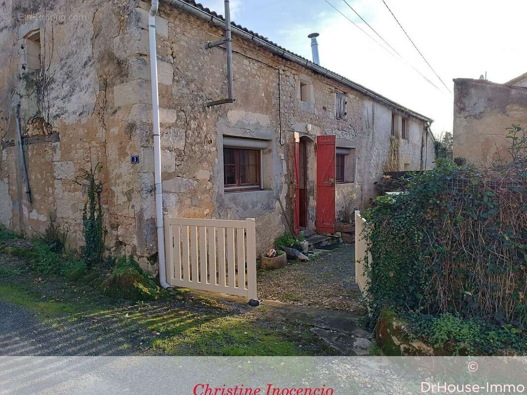 Maison à SAINT-THOMAS-DE-CONAC