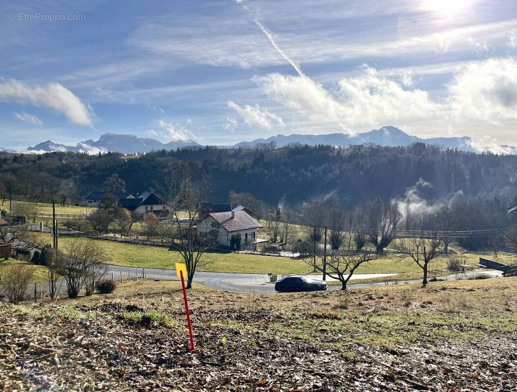 Terrain à CRUSEILLES