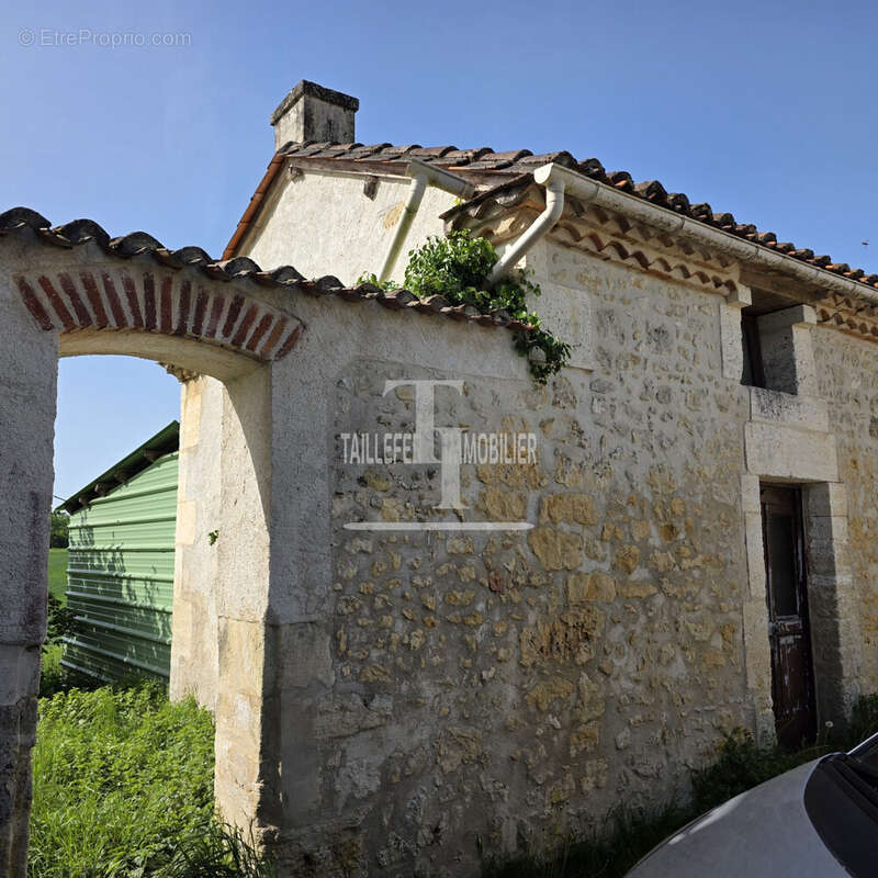 Maison à SAINT-FRONT-D'ALEMPS