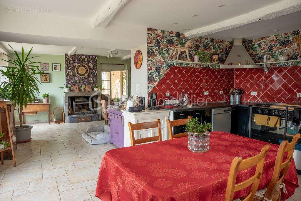 Maison familiale de 141m² sur 5580m² de terrain sur les hauteurs de La Frette avec vue magnifique ! - photo 9