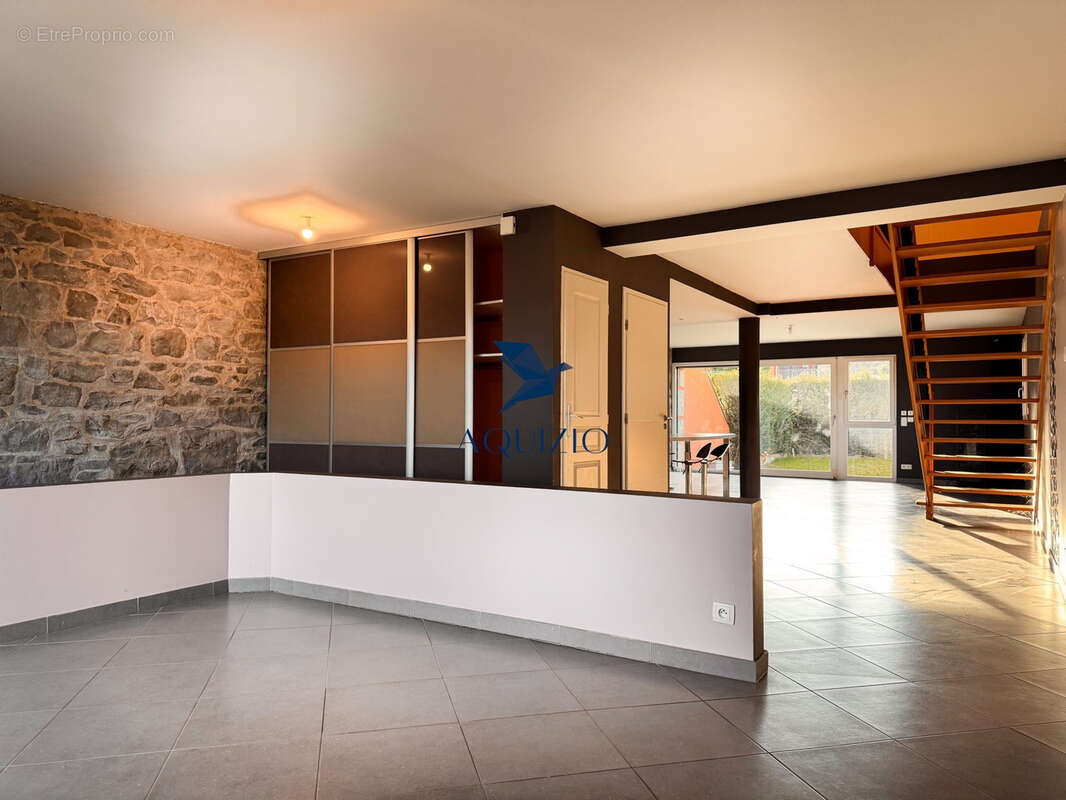 Appartement à LA ROCHE-SUR-FORON