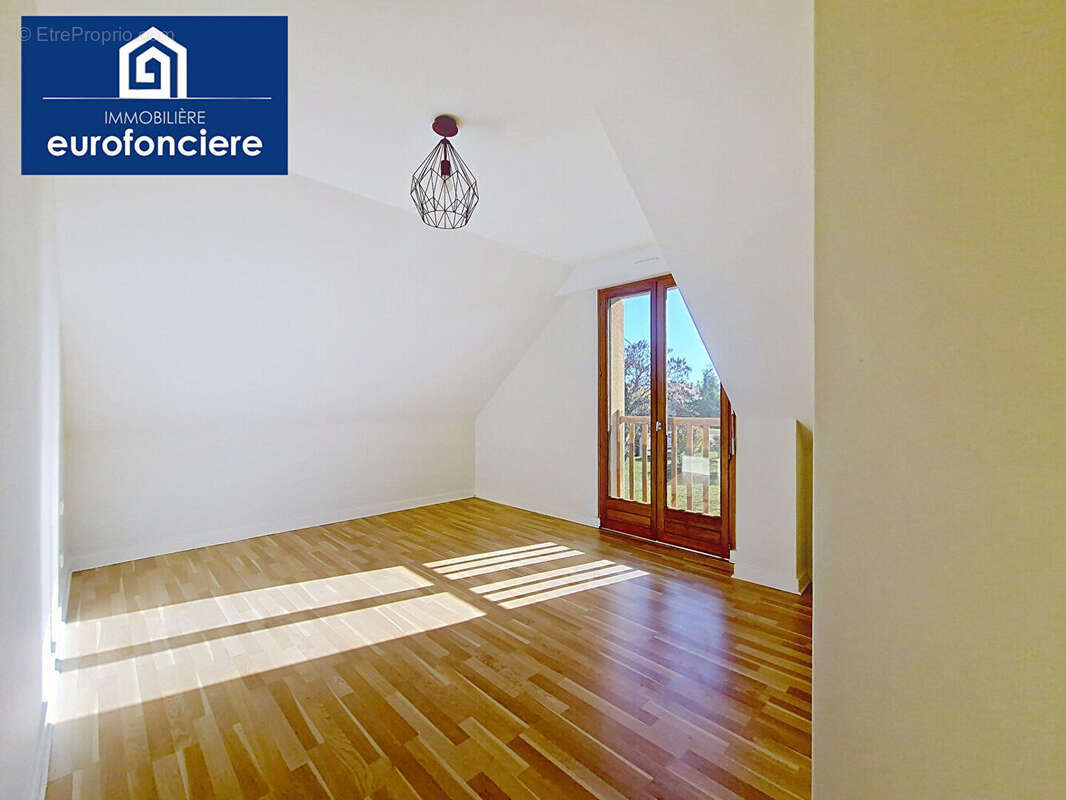 Maison à LA RIVIERE-DE-CORPS