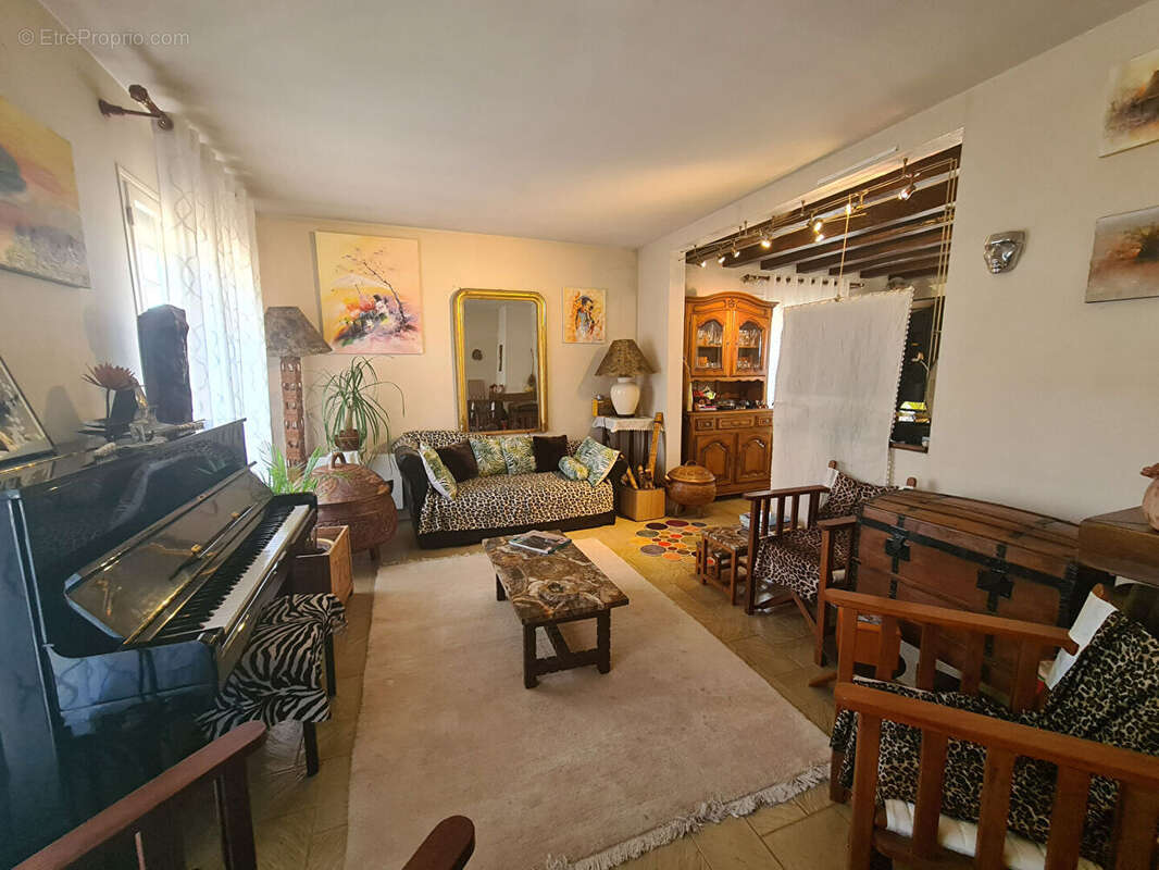 Maison à SAINT-PRYVE-SAINT-MESMIN