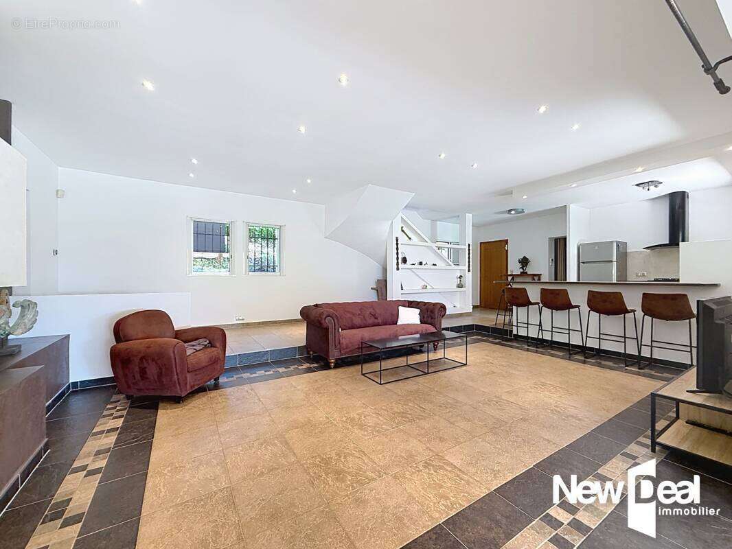 MONTAUROUX Vue imprenable pour cette villa contemporaine  d’environ 225 m² - photo 9