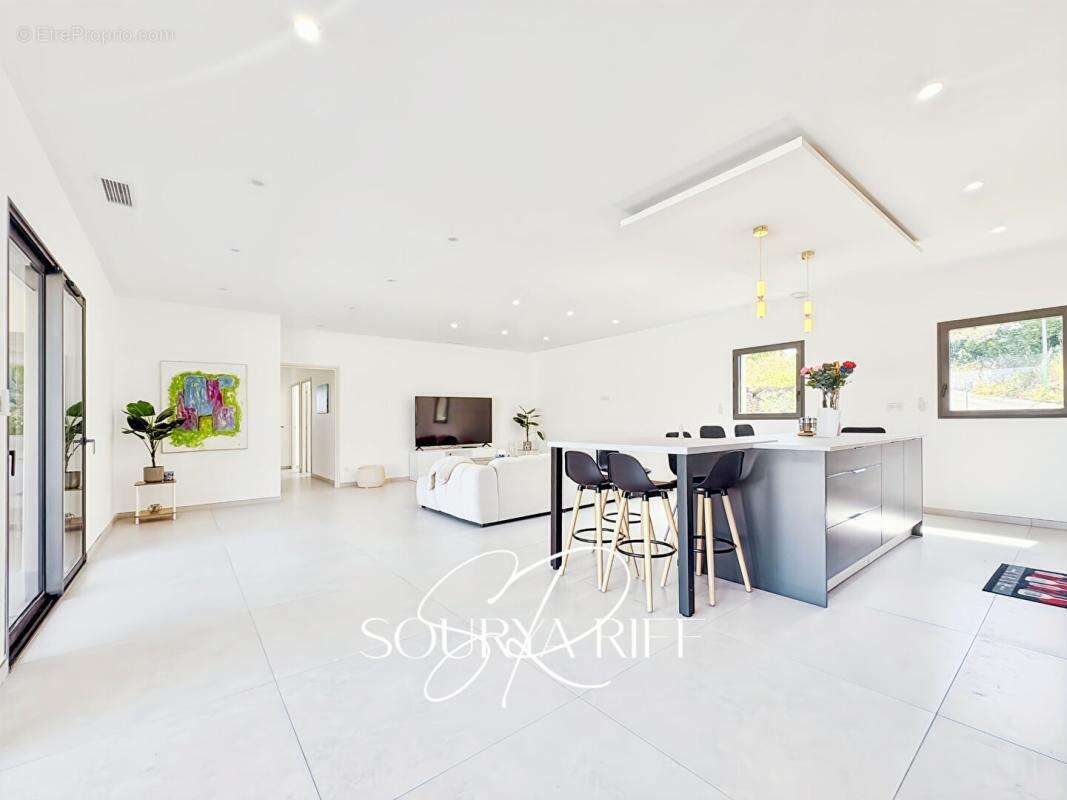 Villa 4 chambres, climatisation, piscine, sous-sol - photo 4