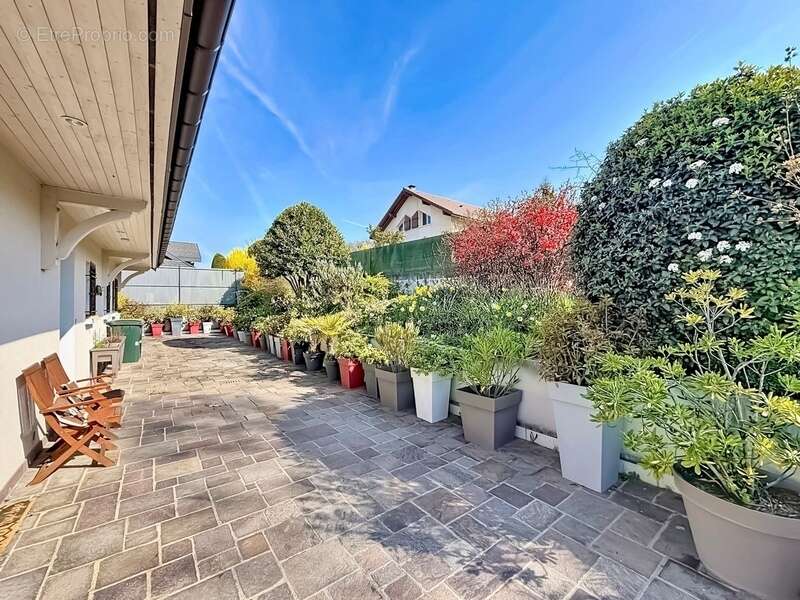 Maison à VETRAZ-MONTHOUX