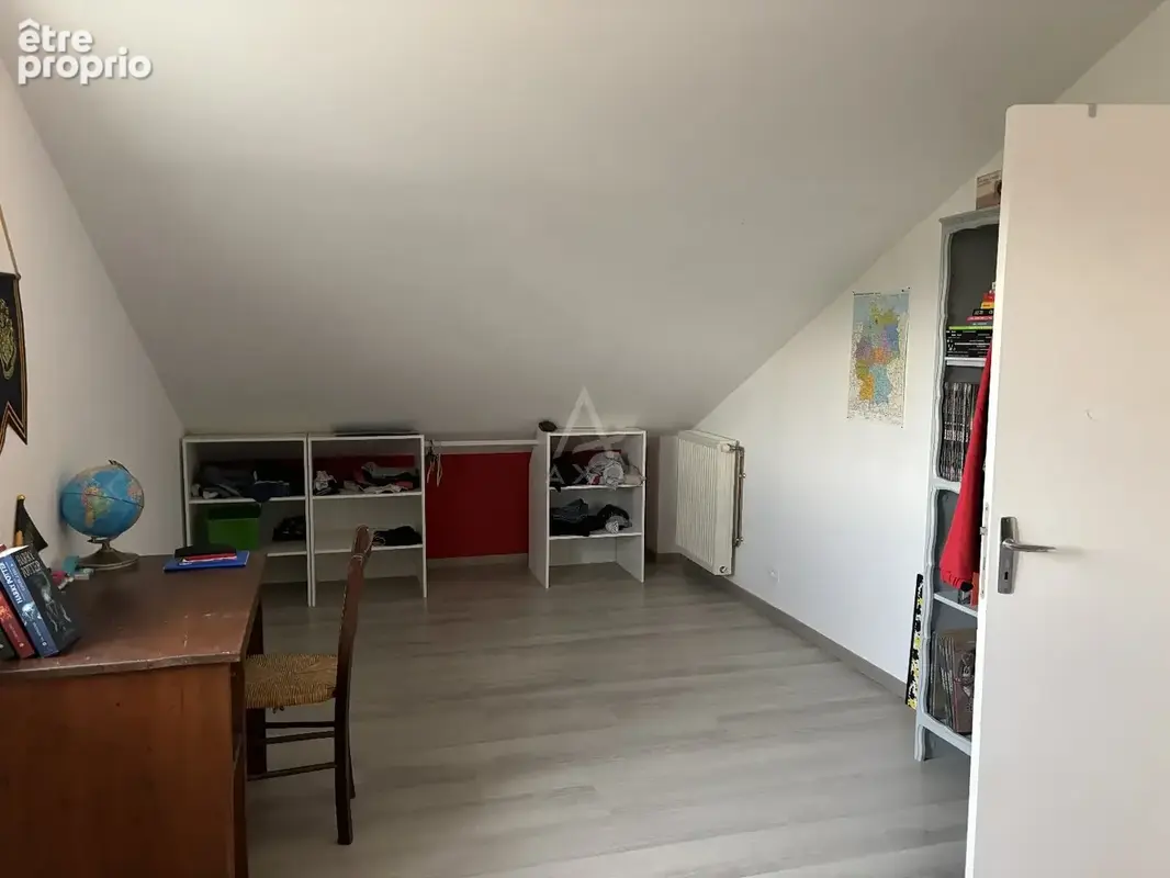 FLEAC.Belle maison familiale contemporaine de 8 pièces implantée sur un terrain de 1452 m² environ clos et arboré. - photo 8