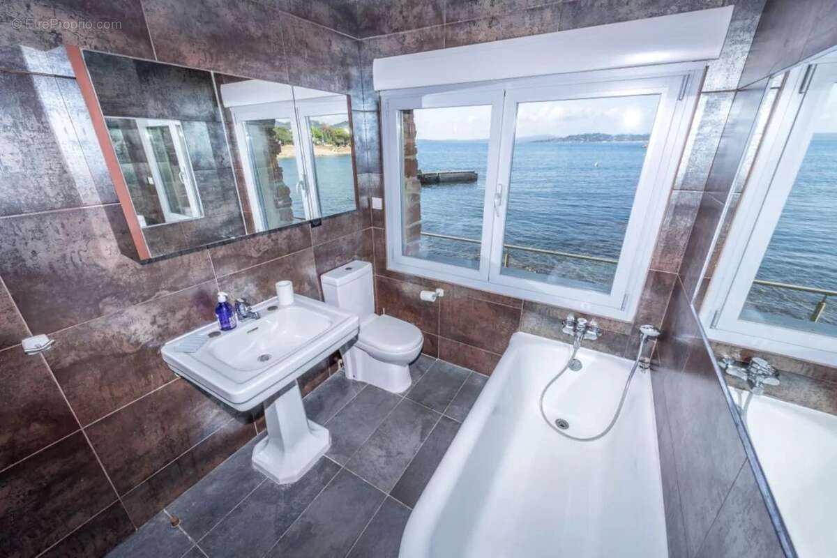 Maison à ROQUEBRUNE-SUR-ARGENS