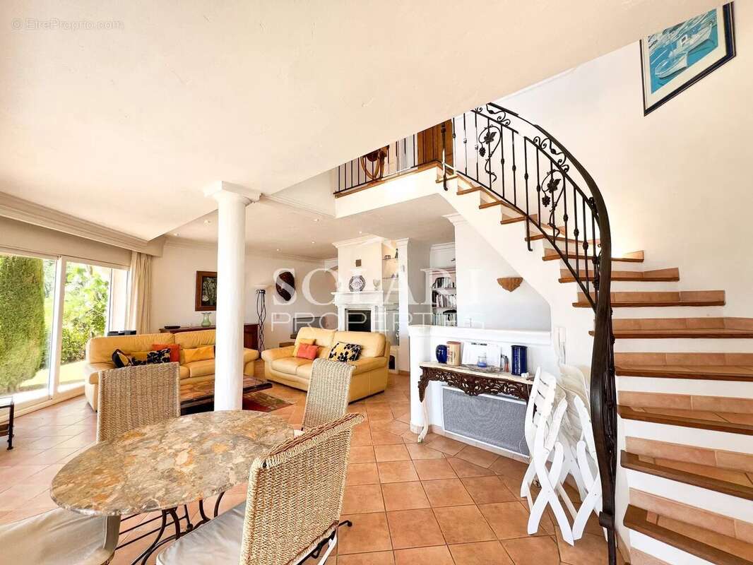 Maison à THEOULE-SUR-MER