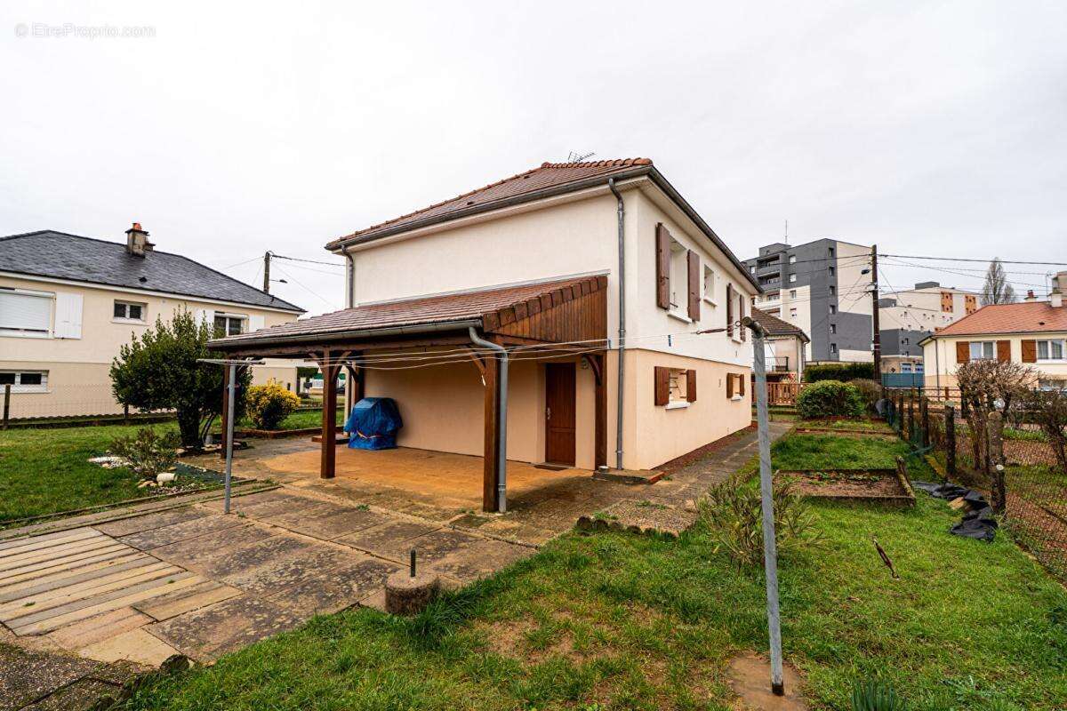 Maison à VARENNES-VAUZELLES