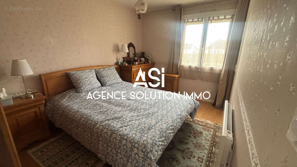 Maison à AMBRIERES-LES-VALLEES