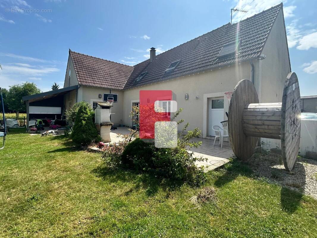 Maison à COURTERANGES