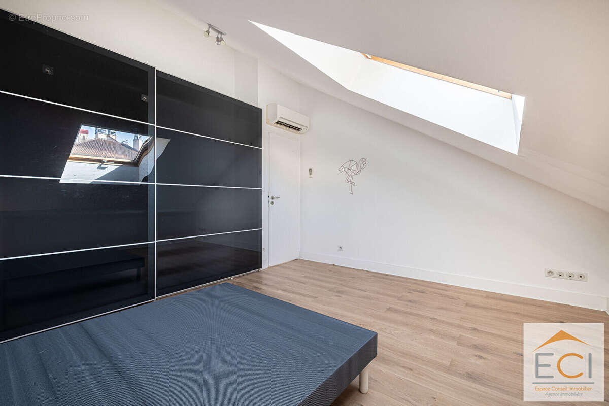A VENDRE - magnifique loft familial aux beaux volumes - photo 9