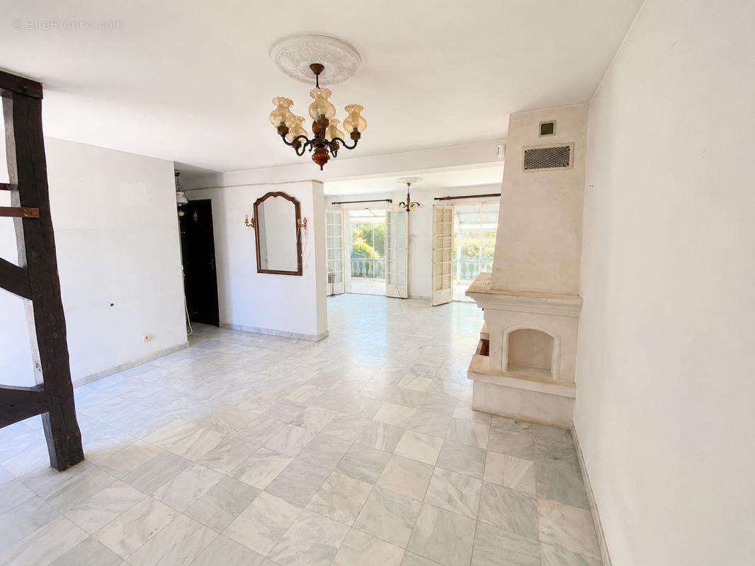 Maison familiale avec garage et jardin – 164m² – TREMBLAY-EN-FRANCE - photo 3