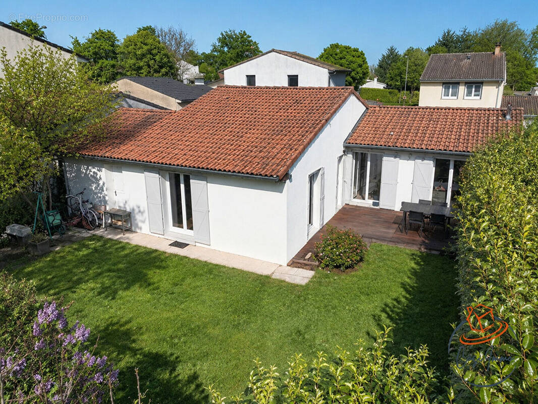 Maison à VERSONNEX