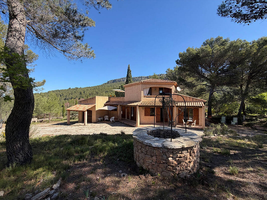 Maison à CHATEAUNEUF-LE-ROUGE