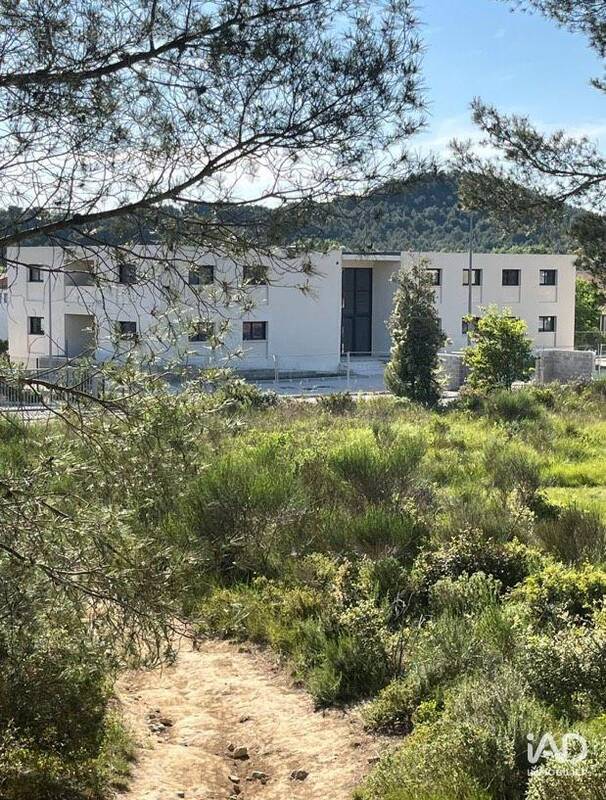 Commerce 800 m² à Saint-Mitre-Les-Remparts · 800 m² · 1 848 000 €