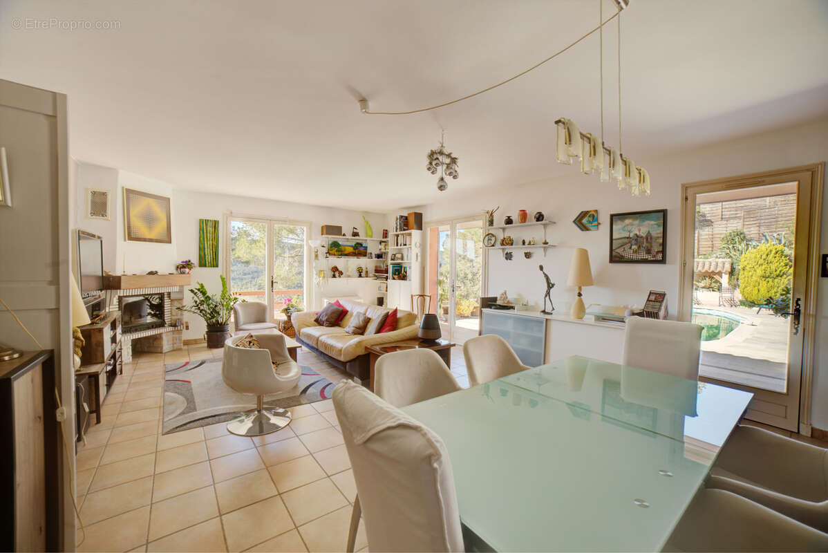 Maison à BAGNOLS-EN-FORET