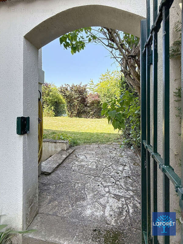 Maison à OLLAINVILLE