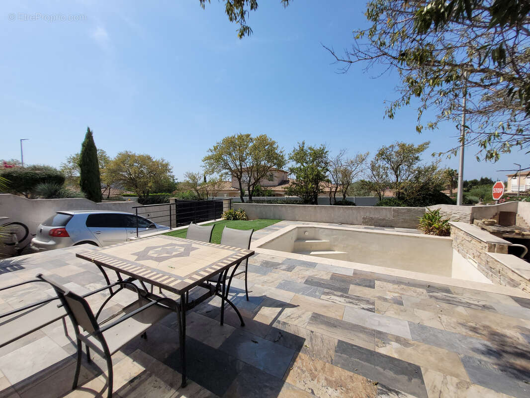 Salles d'Aude Villa de plain-pied SH 88 M2 type IV + garage et piscine sur terrain clos de 311 m2, expo sud. - photo 3