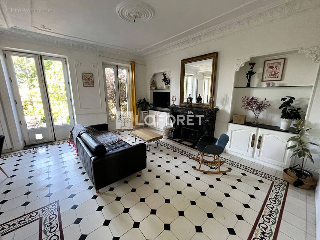 Maison à MEZY-SUR-SEINE