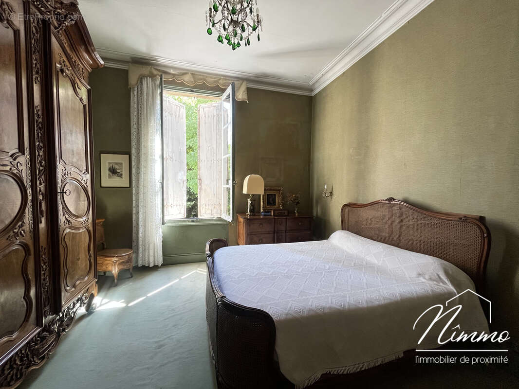 Nîmes carnot gare appartement bourgeois t6 balcons grenier cave - photo 7