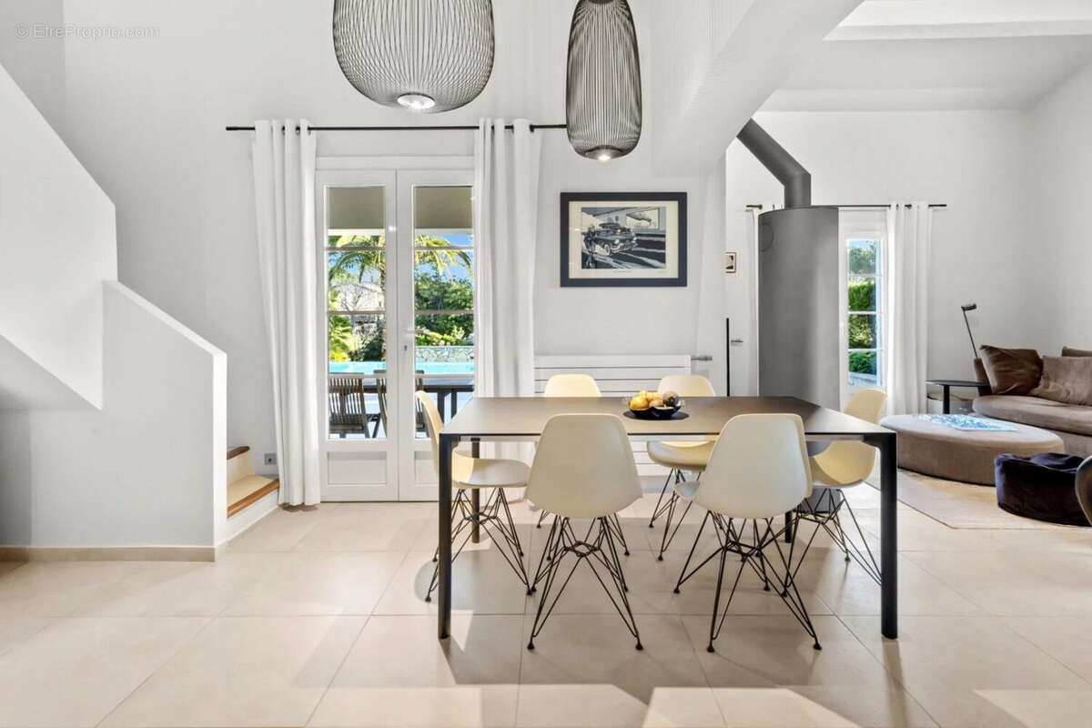 Maison à ROQUEBRUNE-SUR-ARGENS