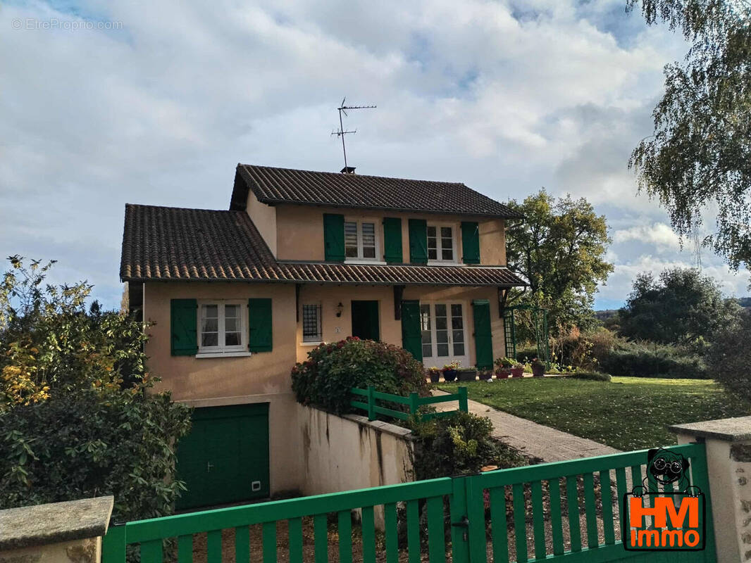 Maison à SAINT-LEONARD-DE-NOBLAT