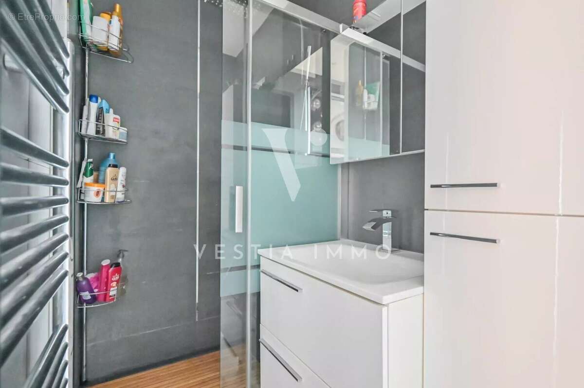 Appartement à CHARENTON-LE-PONT