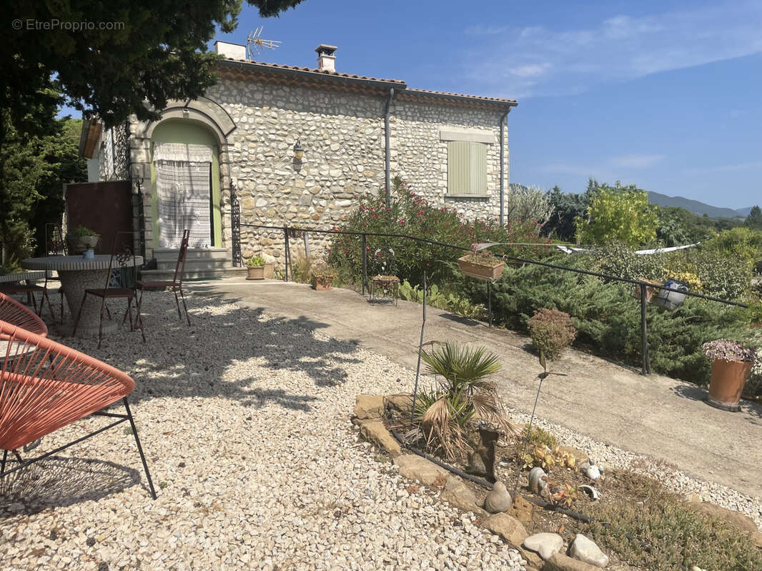 Maison à SAINT-PANTALEON-LES-VIGNES