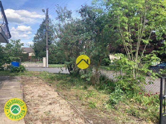 Maison à LES AIX-D'ANGILLON