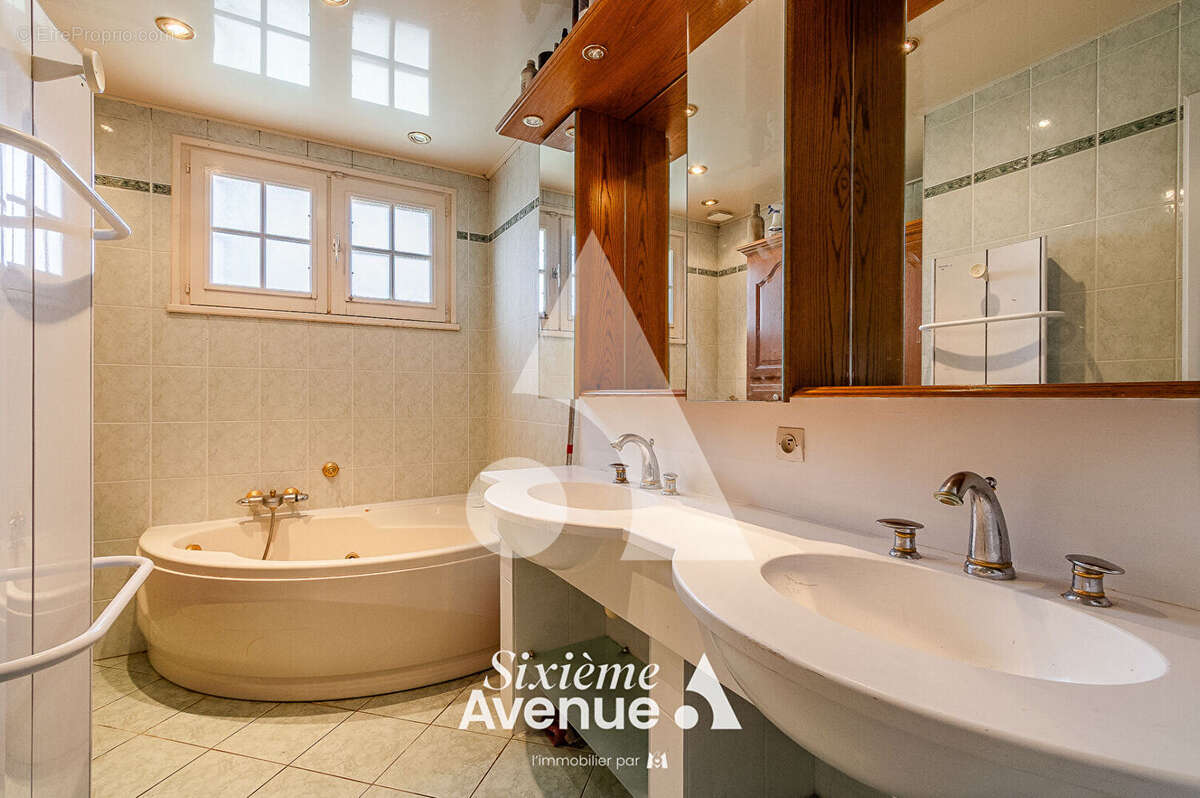 Maison familiale avec jardin, piscine et sous-sol complet - photo 8
