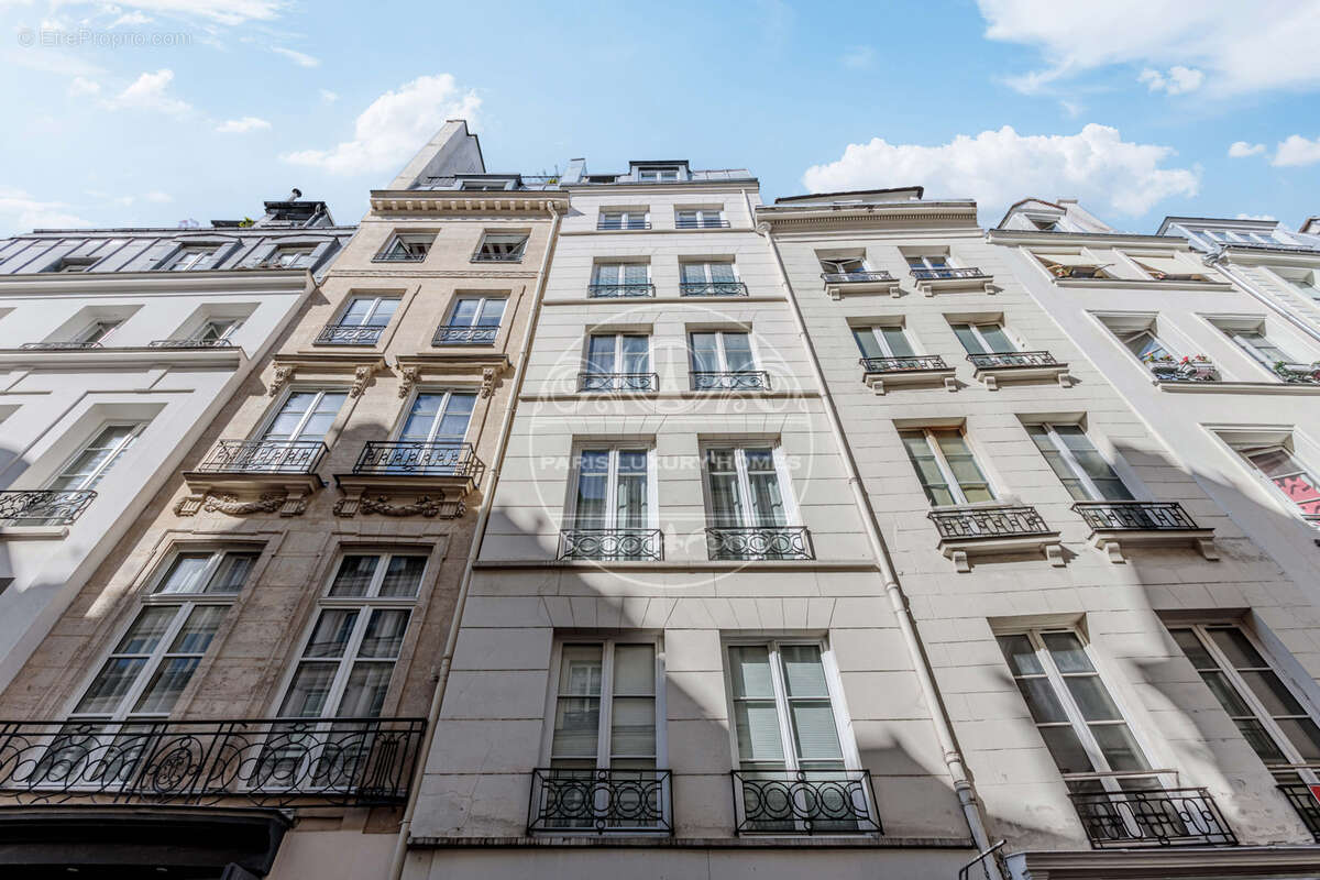 Appartement à PARIS-1E