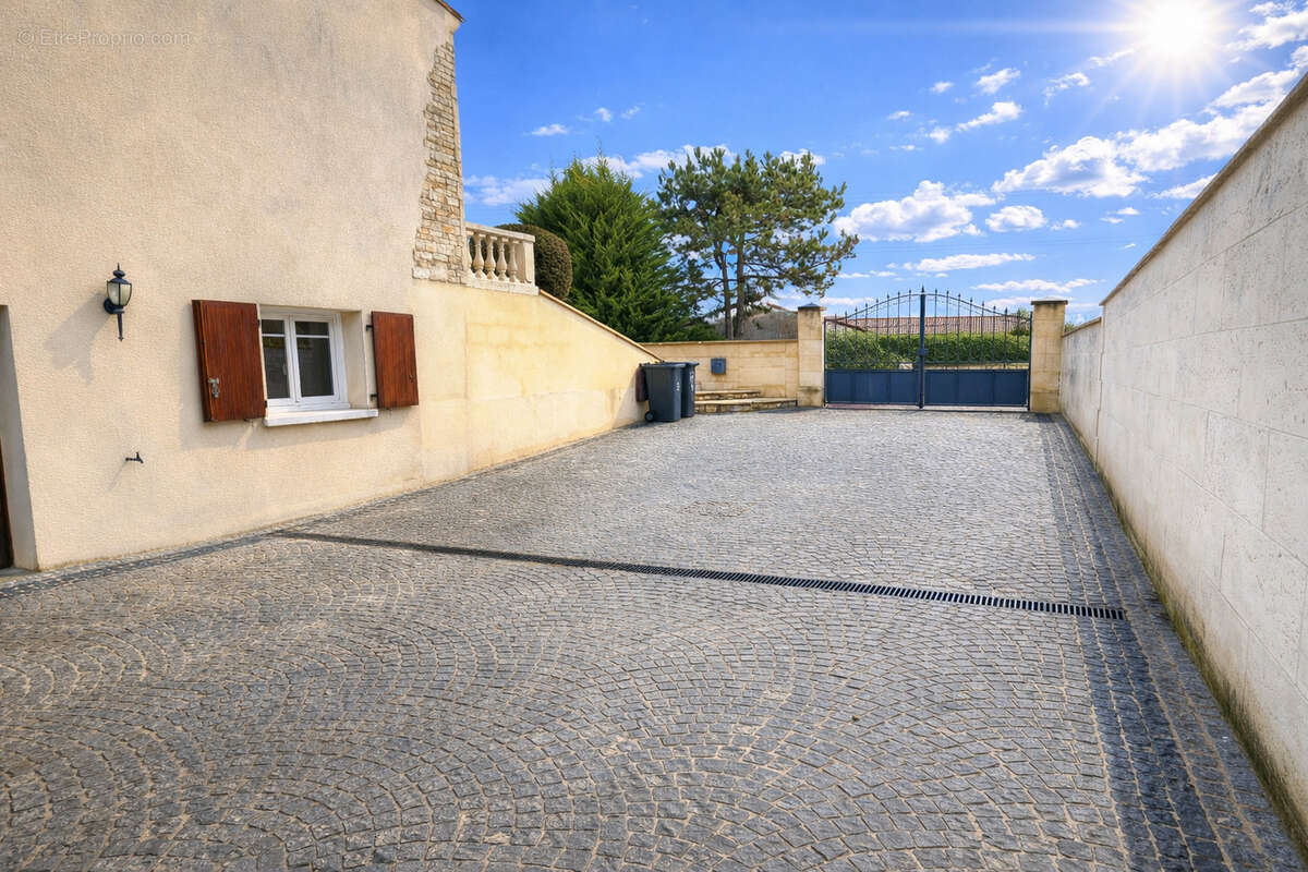 Maison à LA COURONNE