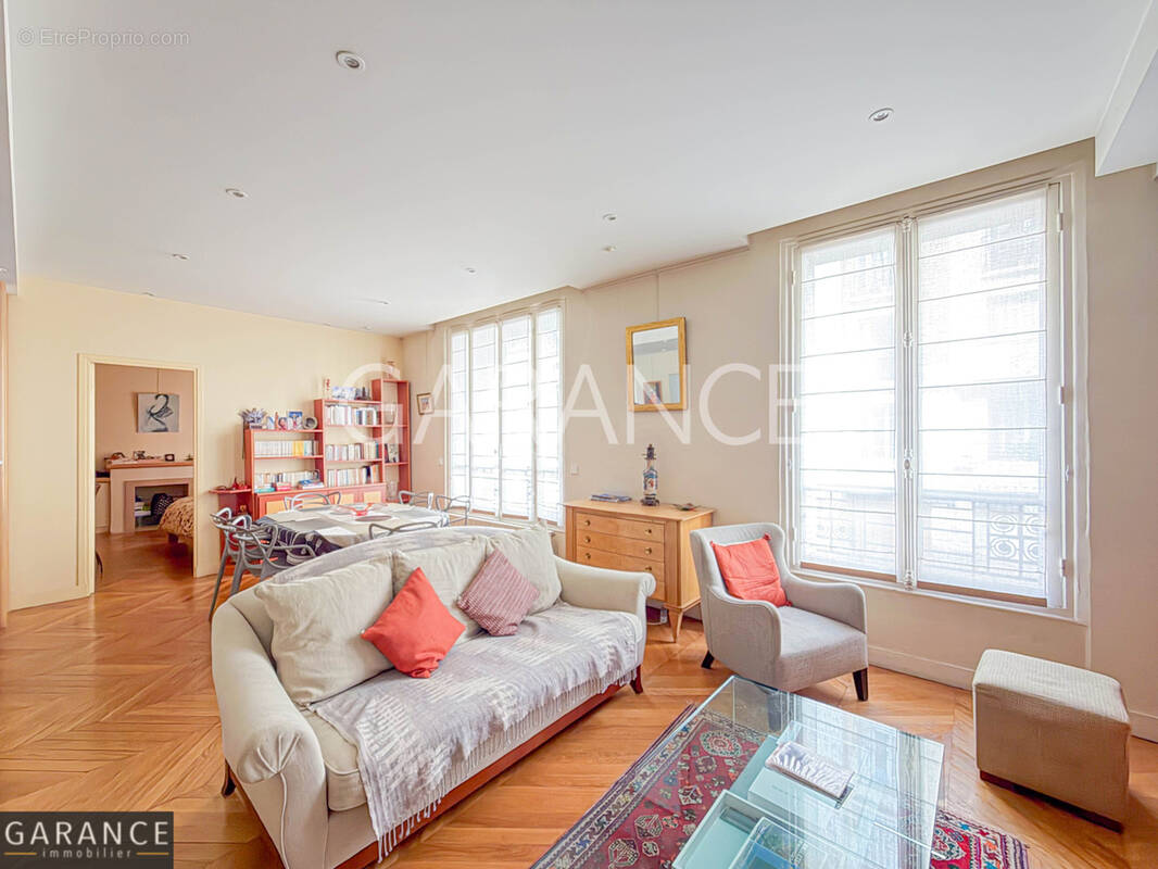 Appartement à PARIS-15E